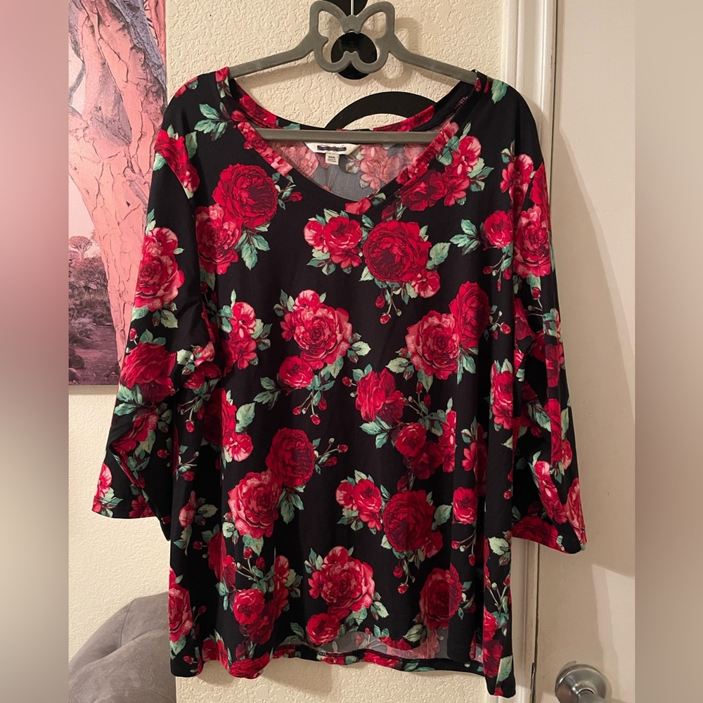 Plus Size Womens red & black Floral V-Neck Top size XXXL NEW